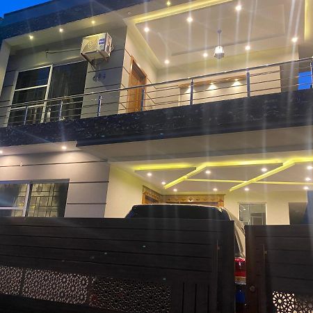 Luxury Guest House In Bahria Town Rawalpindi Esterno foto