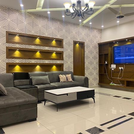 Luxury Guest House In Bahria Town Rawalpindi Esterno foto