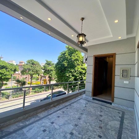 Luxury Guest House In Bahria Town Rawalpindi Esterno foto