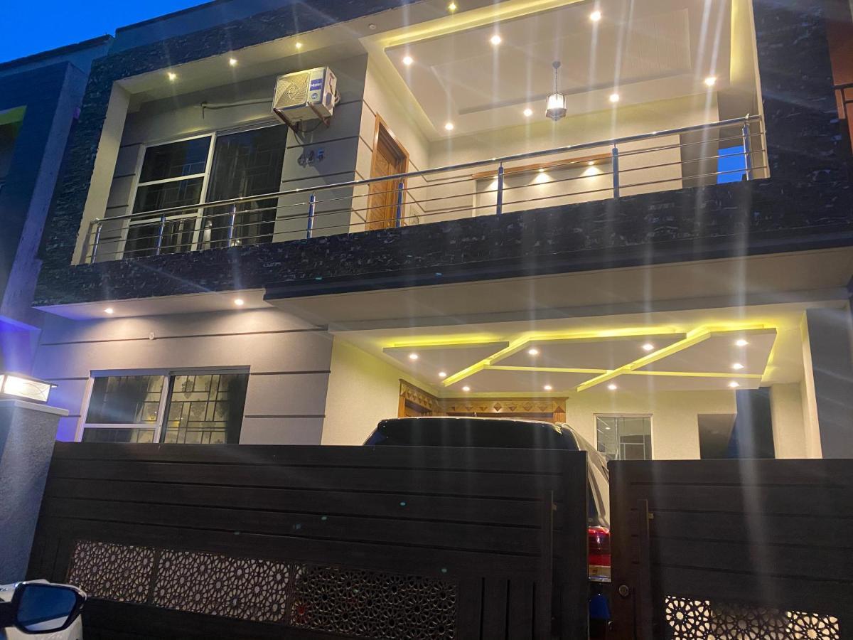 Luxury Guest House In Bahria Town Rawalpindi Esterno foto