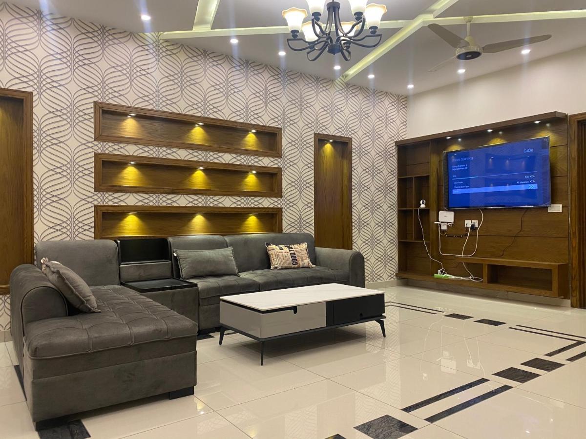 Luxury Guest House In Bahria Town Rawalpindi Esterno foto