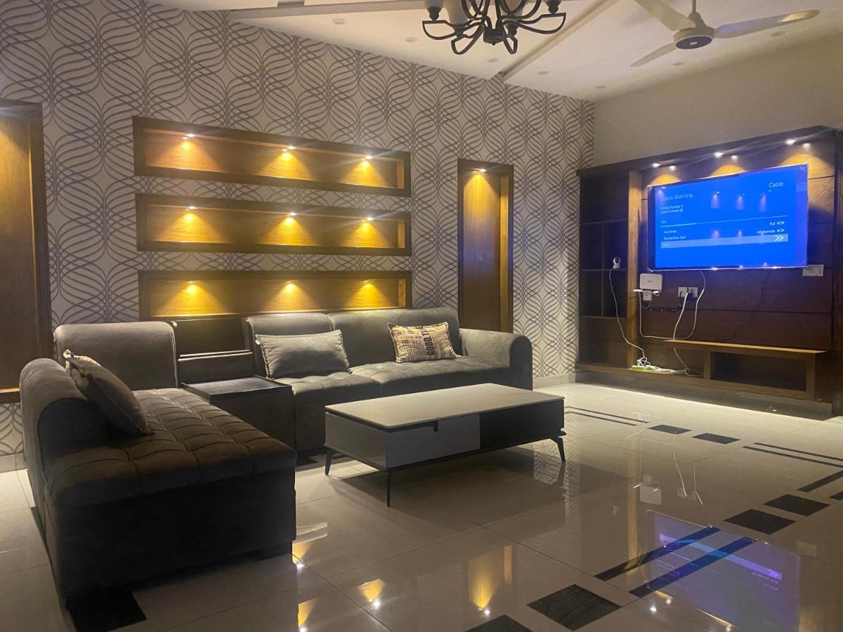 Luxury Guest House In Bahria Town Rawalpindi Esterno foto