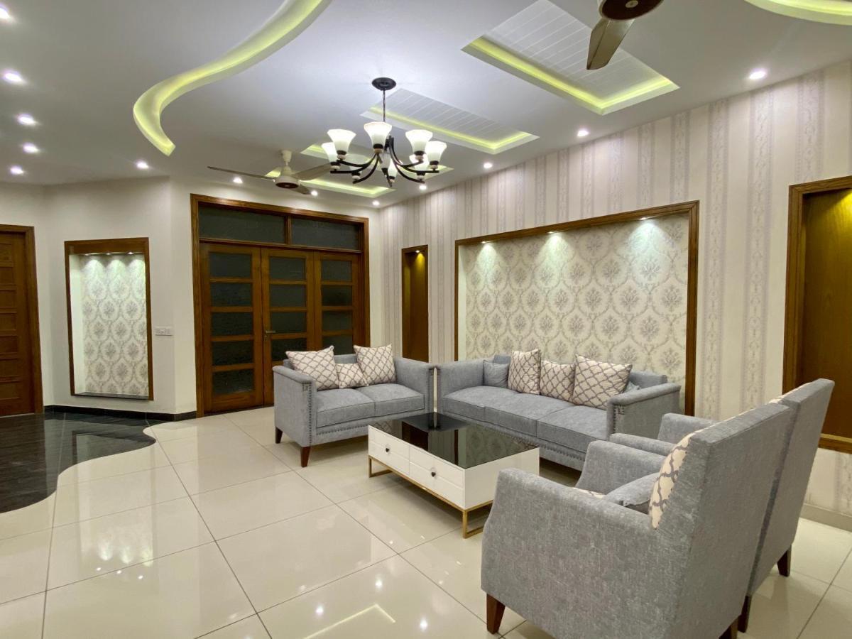 Luxury Guest House In Bahria Town Rawalpindi Esterno foto