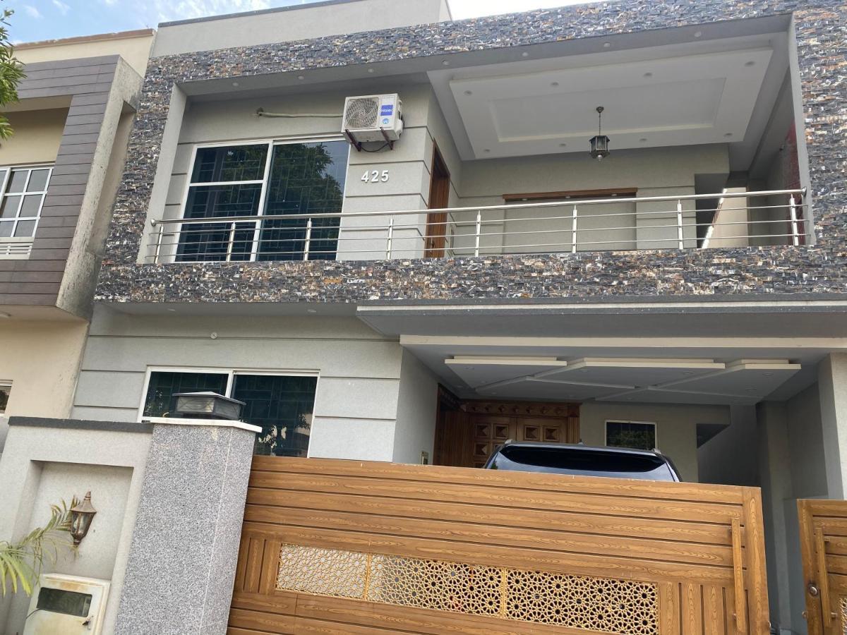 Luxury Guest House In Bahria Town Rawalpindi Esterno foto