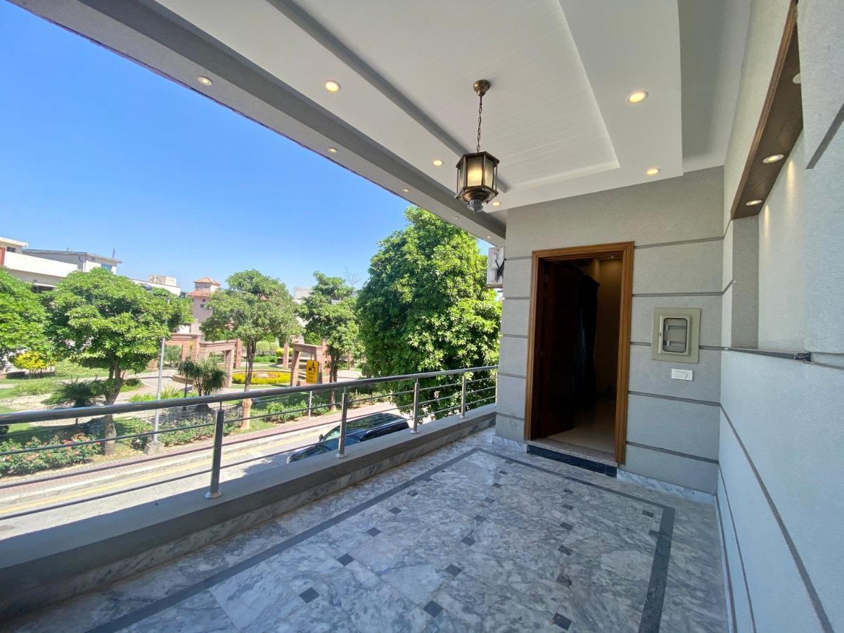 Luxury Guest House In Bahria Town Rawalpindi Esterno foto